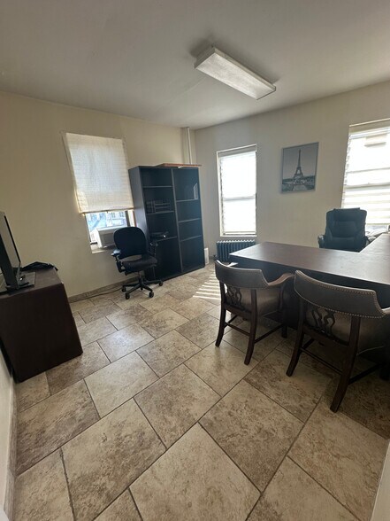 949 McDonald Ave, Brooklyn, NY à louer - Photo de l’immeuble – Image 3 sur 7