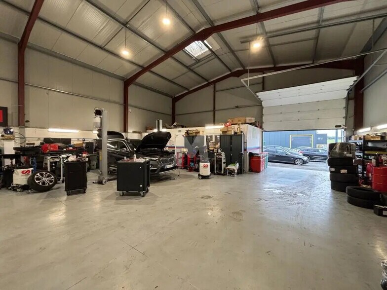 Bureau dans Égly à louer - Photo de l’immeuble – Image 3 sur 7