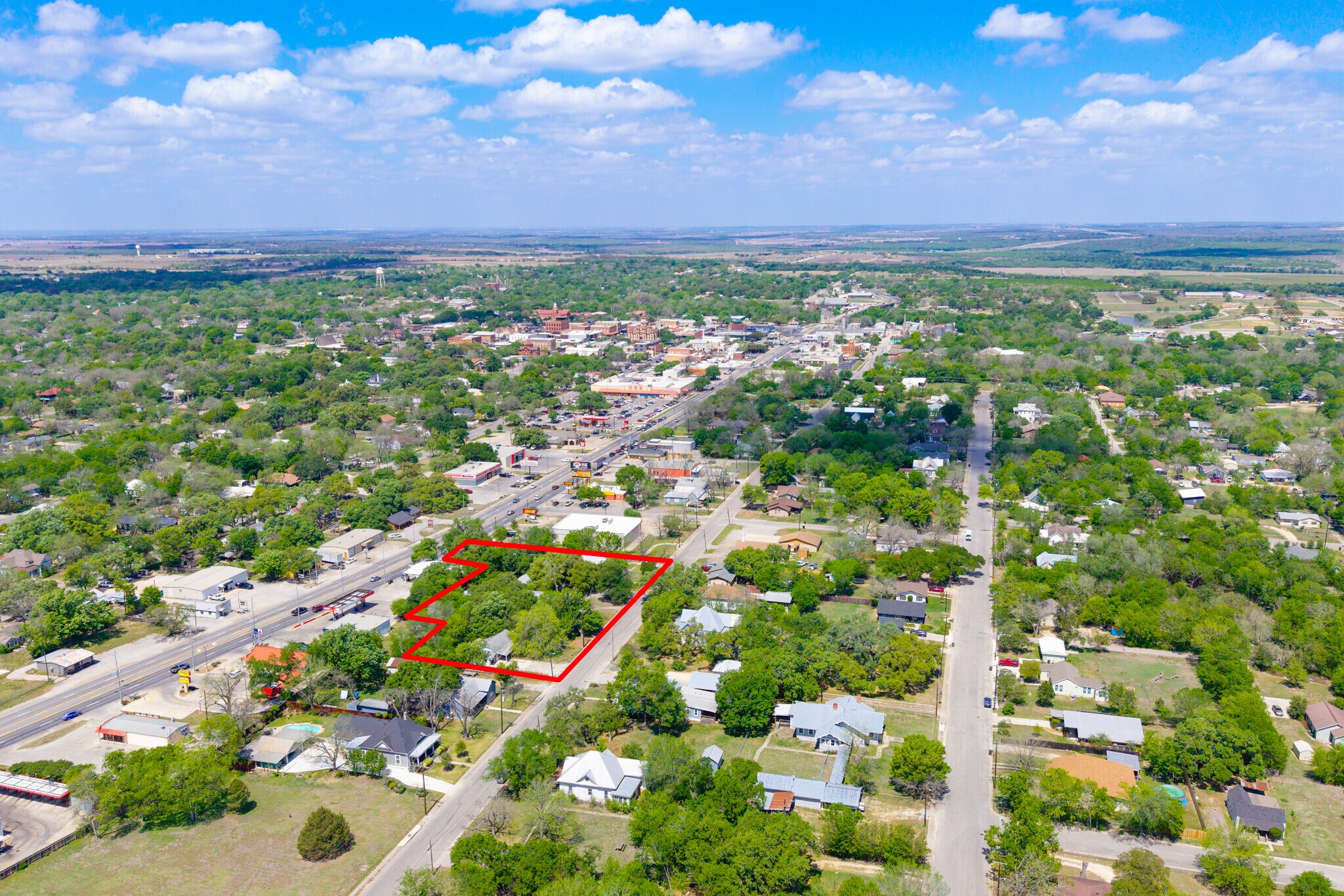 725 S Brazos St, Lockhart, TX à vendre Photo de l’immeuble– Image 1 sur 29