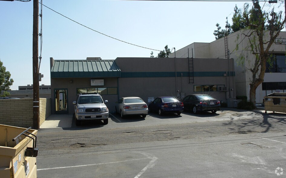 1818 16th St, Bakersfield, CA à vendre - Photo de l’immeuble – Image 2 sur 4