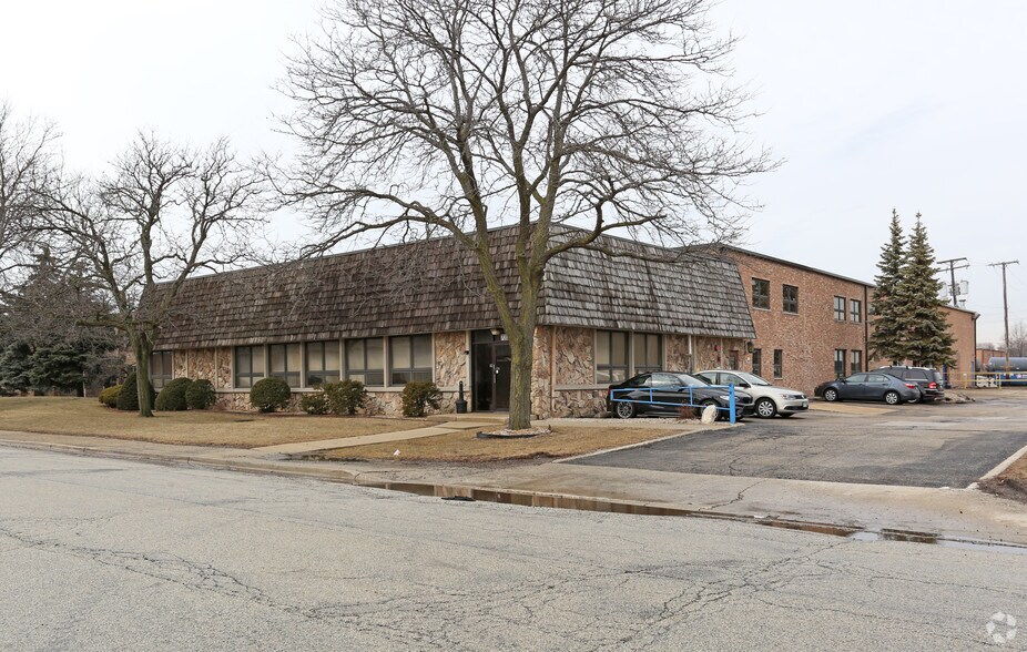 700 Chase Ave, Elk Grove Village, IL à louer - Photo principale – Image 1 sur 4