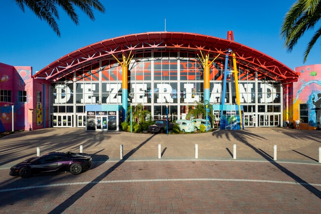 Plus de détails pour 5250 International Dr, Orlando, FL - Local commercial à louer