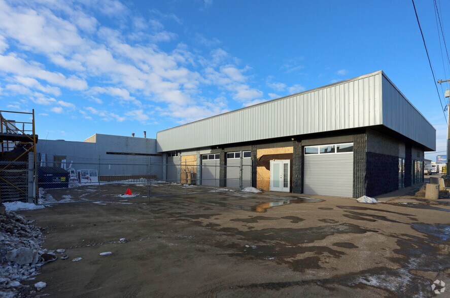 15611 112 Av NW, Edmonton, AB à vendre - Photo de l’immeuble – Image 2 sur 2