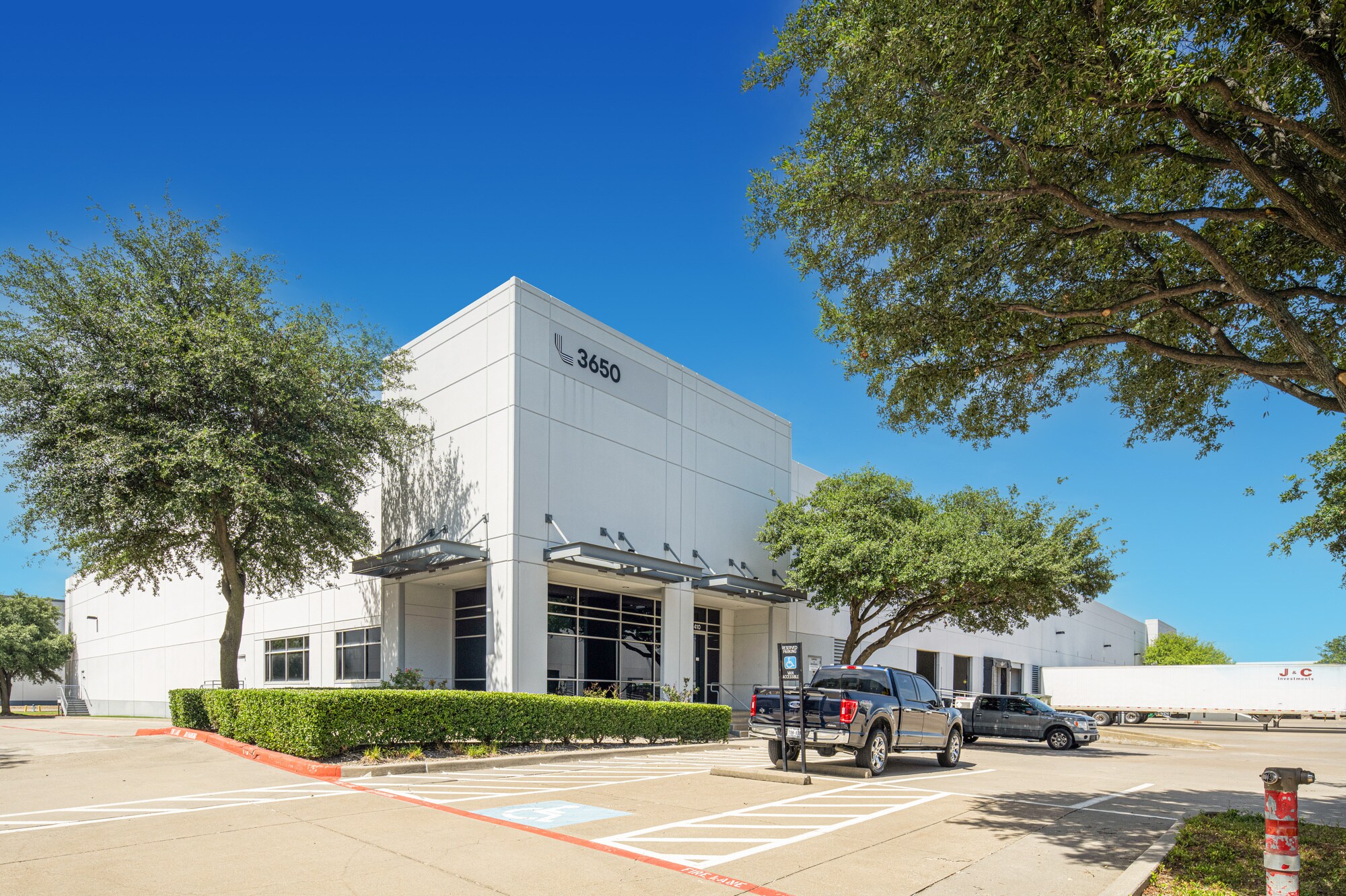 3650 W Miller Rd, Garland, TX à louer Photo de l’immeuble– Image 1 sur 15