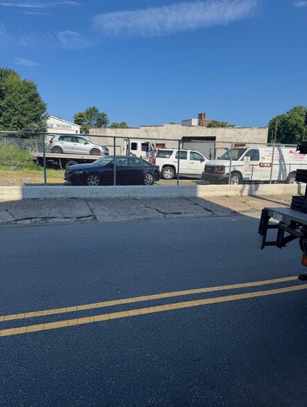562 E 18th St, Paterson, NJ à louer - Photo de l’immeuble – Image 3 sur 9