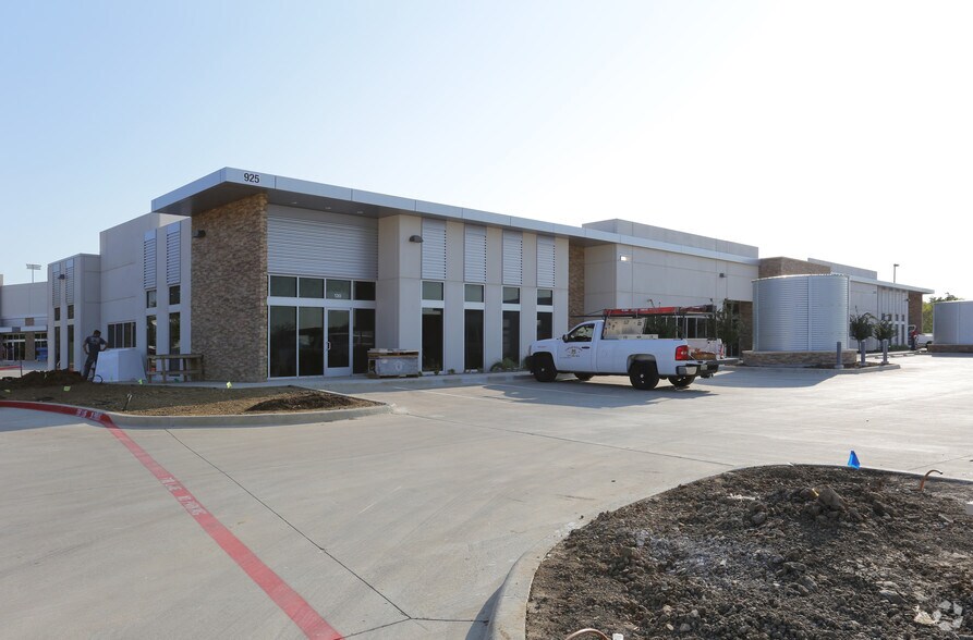 925 S Kimball Ave, Southlake, TX à louer - Photo de l’immeuble – Image 3 sur 9