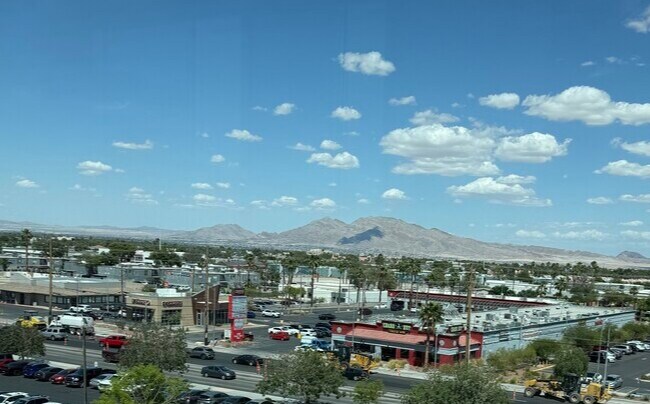 4550 S Maryland Pky, Las Vegas, NV à louer - Aérien – Image 3 sur 10