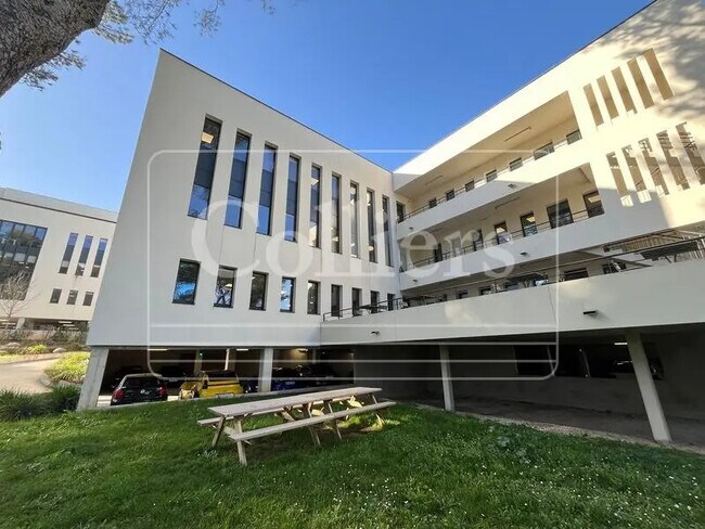 Plus de détails pour 1165 Avenue Jean-René Guillibert Gautier De La Lauzière, Aix-en-Provence - Bureau à louer
