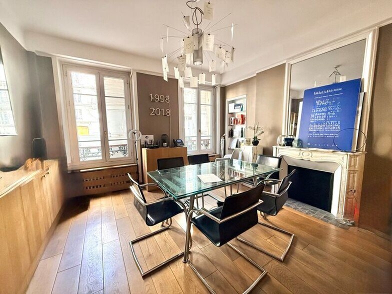 Immeuble residentiel dans Paris à vendre - Photo de l’immeuble – Image 3 sur 13
