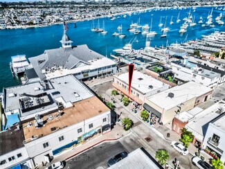 Plus de détails pour 304 Main St, Newport Beach, CA - Local commercial à louer