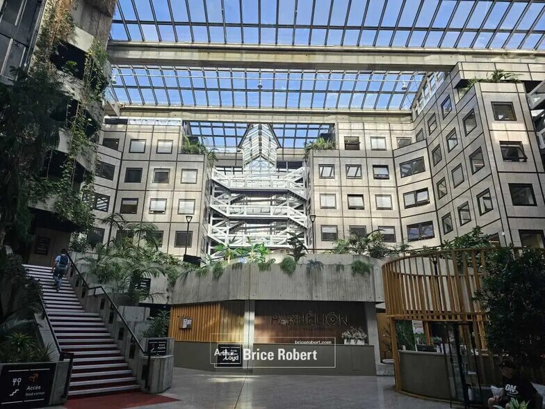 Bureau dans Villeurbanne à louer - Photo de l’immeuble – Image 3 sur 3