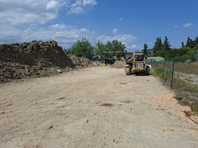Terrain dans Mougins à louer - Photo de la construction – Image 1 sur 2