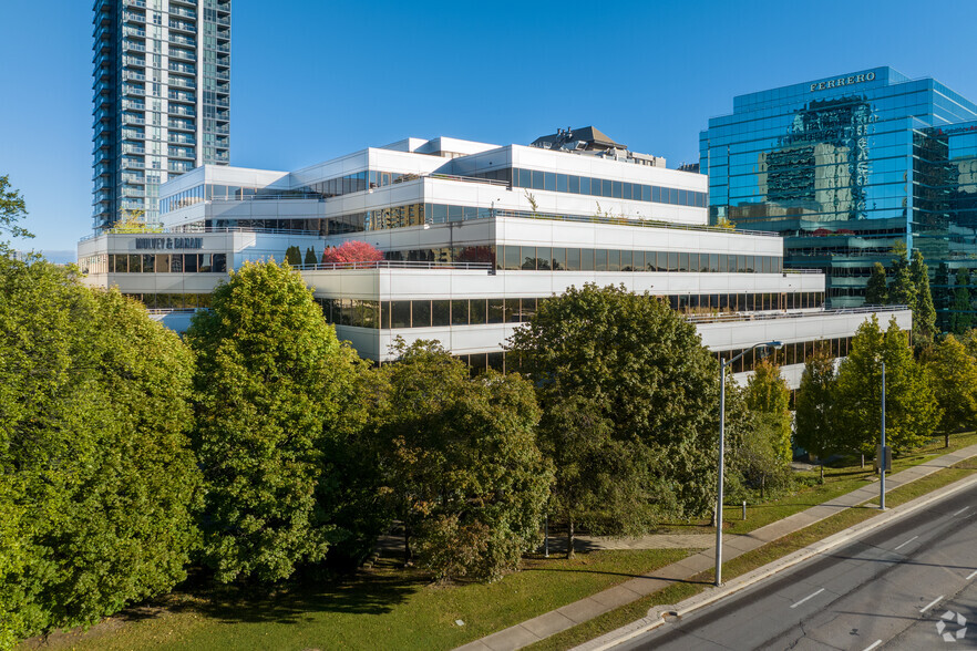 90 Sheppard Ave E, Toronto, ON à louer - Photo de l’immeuble – Image 3 sur 22