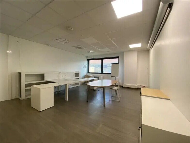 Local d’activités dans Ivry-sur-Seine à louer - Photo de l’immeuble – Image 2 sur 12