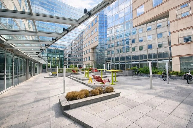 Plus de détails pour 52 Rue Jacques Hillairet, Paris - Bureau à louer