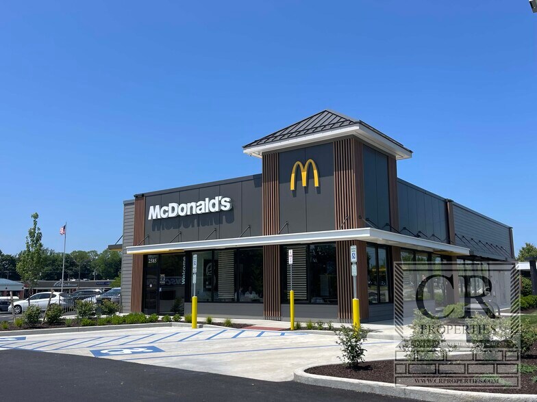 2555-2605 South Rd, Poughkeepsie, NY à louer - Photo de l’immeuble – Image 3 sur 15