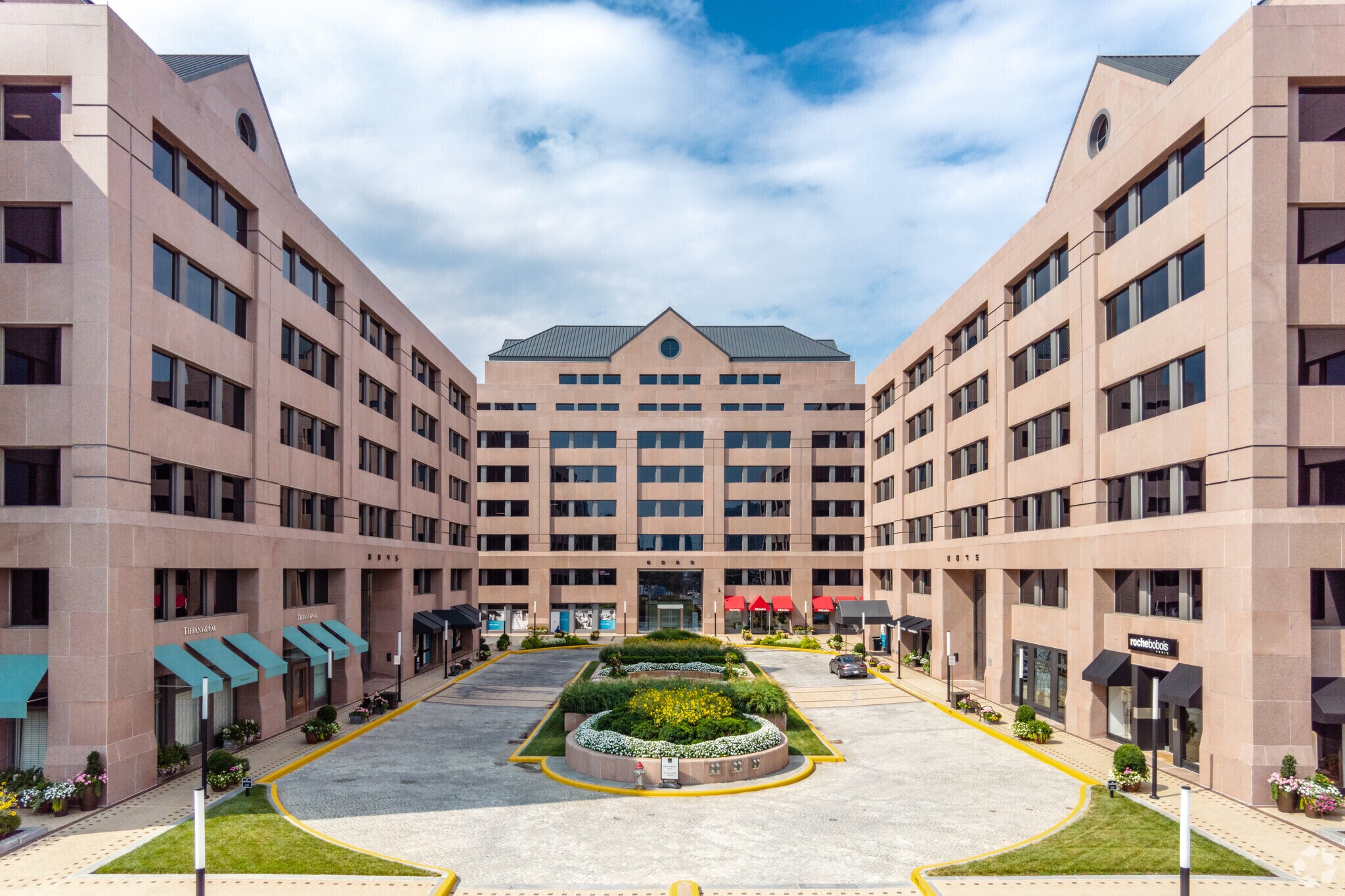 8065 Leesburg Pike, Vienna, VA à louer Photo principale– Image 1 sur 12