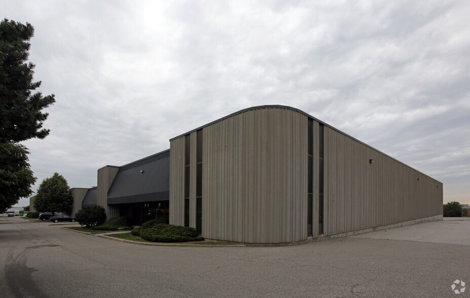 1040-1048 Ronsa Ct, Mississauga, ON à louer - Photo principale – Image 1 sur 2