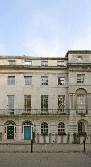 4-5 Fitzroy Sq, Londres à louer - Photo de l’immeuble – Image 2 sur 8