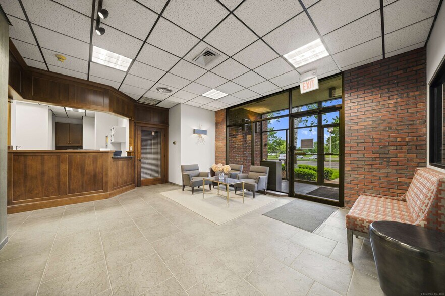 103 Phoenix Ave, Enfield, CT à louer - Photo intérieure – Image 3 sur 5