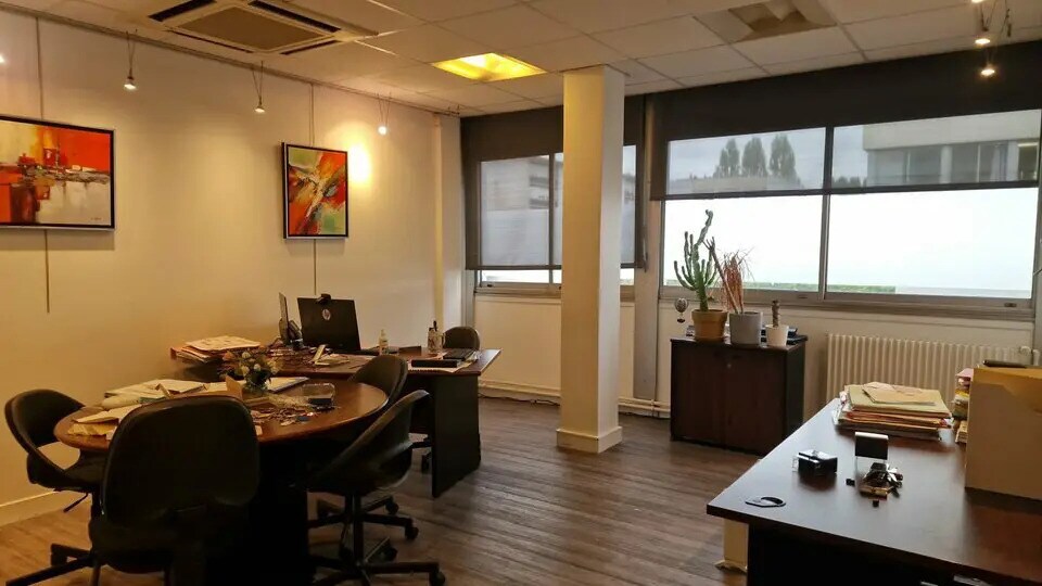 Bureau dans Sarcelles à louer - Photo de l’immeuble – Image 3 sur 11