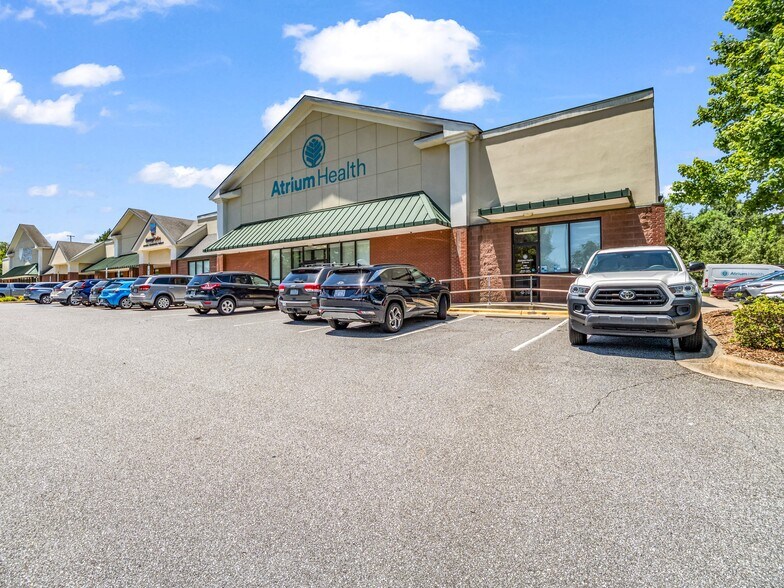 104-168 Fiddlers Run Blvd, Morganton, NC à louer - Photo de l’immeuble – Image 2 sur 32