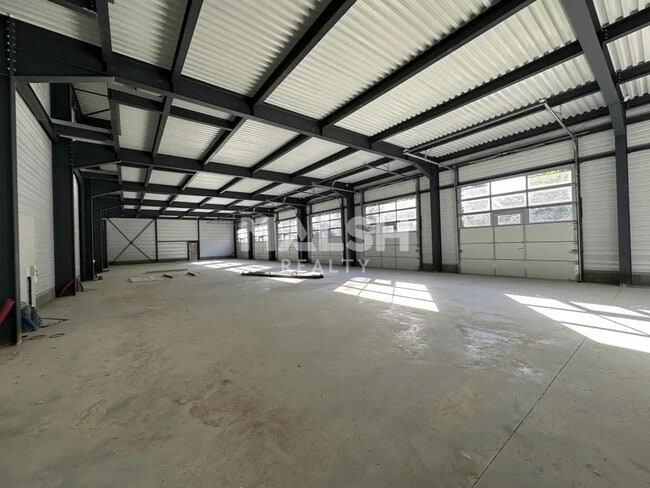 Plus de détails pour Local d'activités à louer