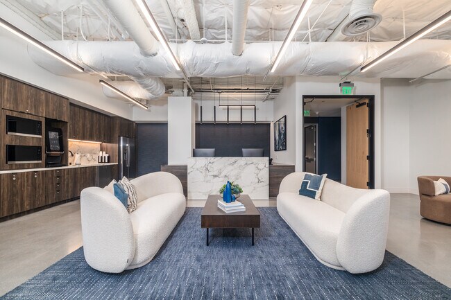 Plus de détails pour 2321 Rosecrans Ave, El Segundo, CA - Coworking à louer