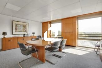 35 Avenue Franklin D. Roosevelt, Paris à louer Photo de l’immeuble– Image 1 sur 6