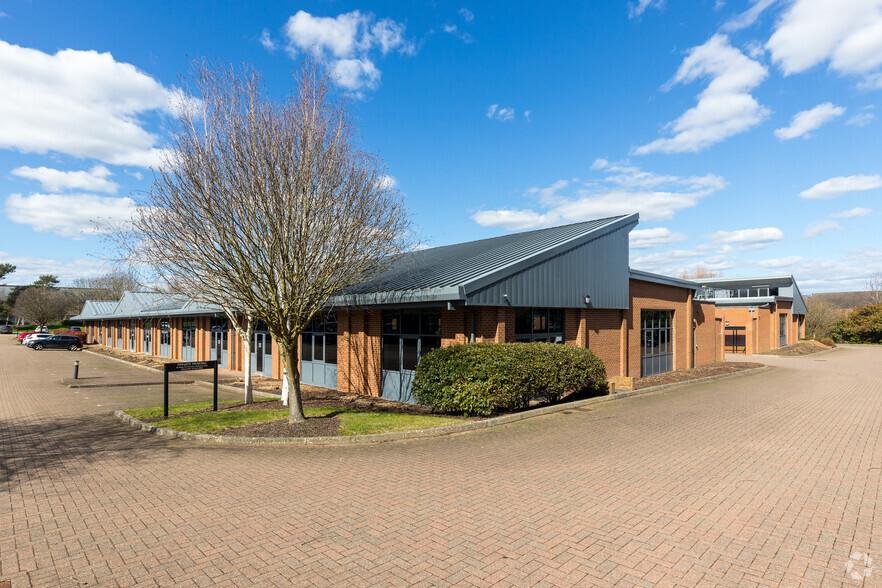 18 Kings Hill Ave, West Malling à louer - Photo de l’immeuble – Image 1 sur 5