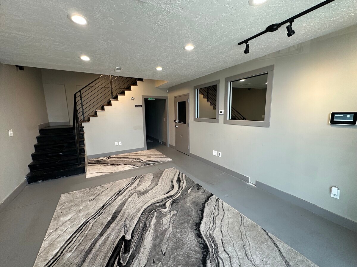 6901-6955 Broadway, Denver, CO 80221 - Lot 6915 -  - Photo intérieure - Image 1 of 12