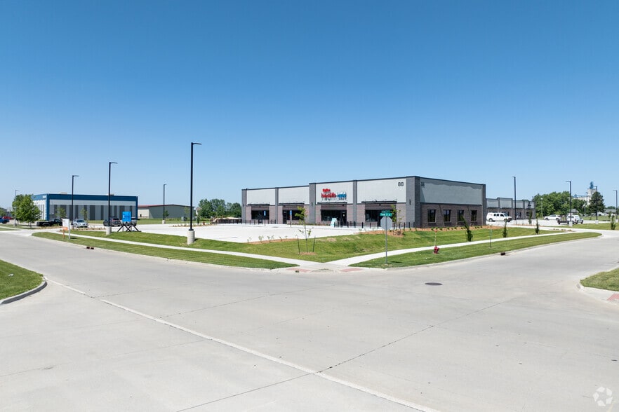 88 Paine Cir SE, Bondurant, IA à louer - Photo de l’immeuble – Image 3 sur 17