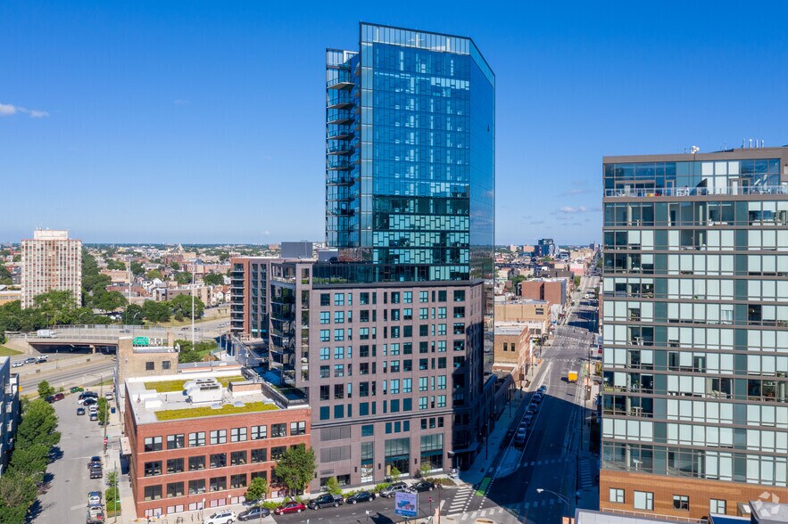 730 N Milwaukee Ave, Chicago, IL à louer - Photo de l’immeuble – Image 2 sur 72