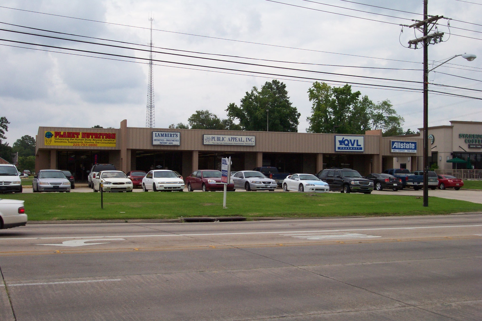 5555 Essen Ln, Baton Rouge, LA à louer Photo de l’immeuble– Image 1 sur 1