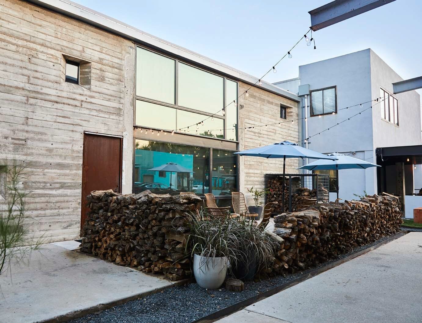 2400 E Cesar Chavez St, Austin, TX à louer Photo principale– Image 1 sur 17