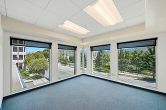 2727 W Alameda Ave, Burbank, CA à louer Photo intérieure– Image 2 sur 9