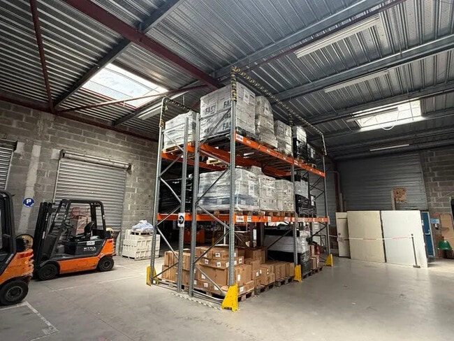 Plus de détails pour Bureau, Local d'activités à louer