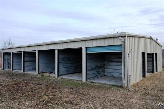 3201 Bates Rd, Topeka, KS à vendre - Photo de l’immeuble – Image 2 sur 14