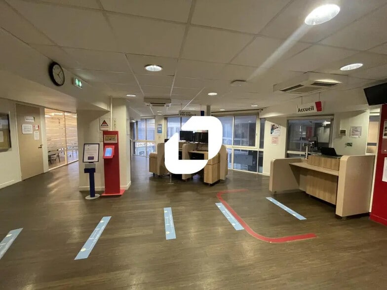 Bureau dans Torcy à vendre - Photo de l’immeuble – Image 2 sur 9