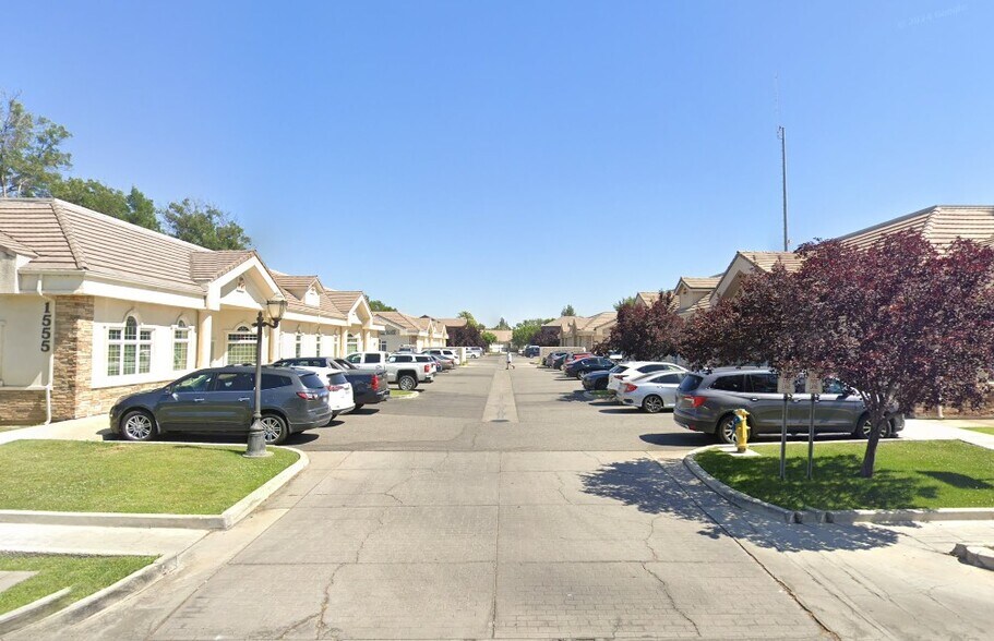 1555 Shaw Ave, Clovis, CA à louer - Photo principale – Image 1 sur 5