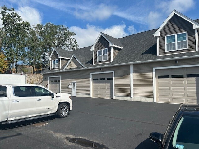 1393 Lakeview Ave, Dracut, MA à louer Photo intérieure– Image 1 sur 2