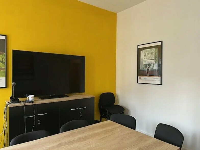 Local commercial dans Elbeuf à vendre - Photo de l’immeuble – Image 3 sur 5