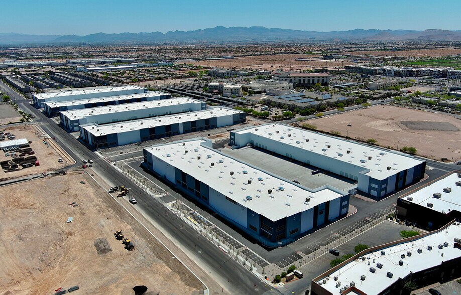 W Badura Ave & S Cimmaron Rd, Las Vegas, NV à louer - Aérien – Image 1 sur 3