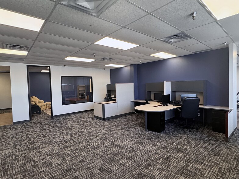 9002 Purdue Rd, Indianapolis, IN à louer - Photo de l’immeuble – Image 3 sur 5