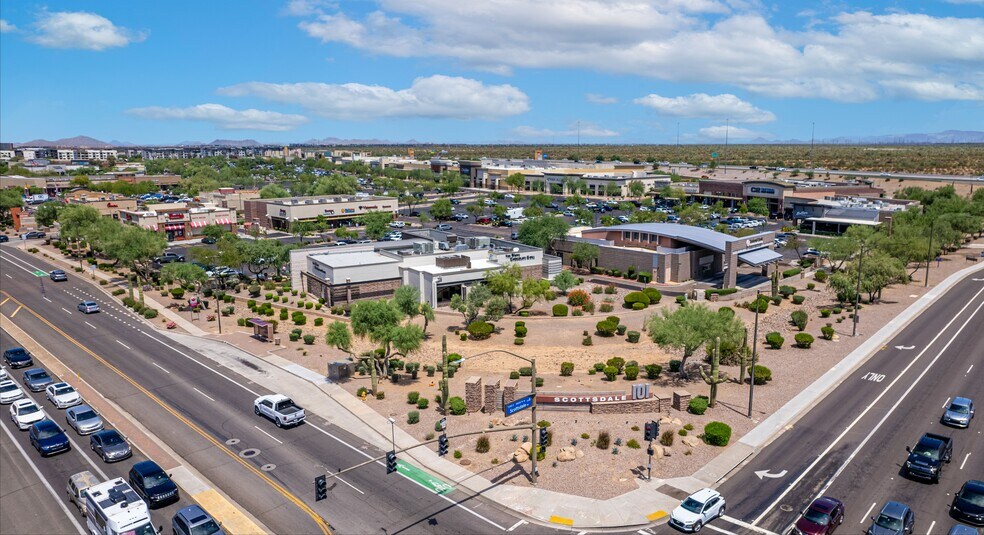 7000 E Mayo Blvd, Phoenix, AZ à louer - Photo de l’immeuble – Image 3 sur 16