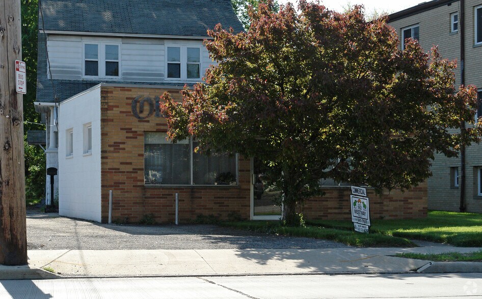 4187 Rocky River Dr, Cleveland, OH à vendre - Photo de l’immeuble – Image 2 sur 2