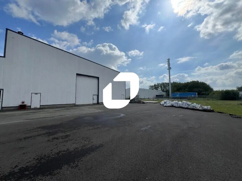 Local d’activités dans Ruitz à louer - Photo de l’immeuble – Image 3 sur 9