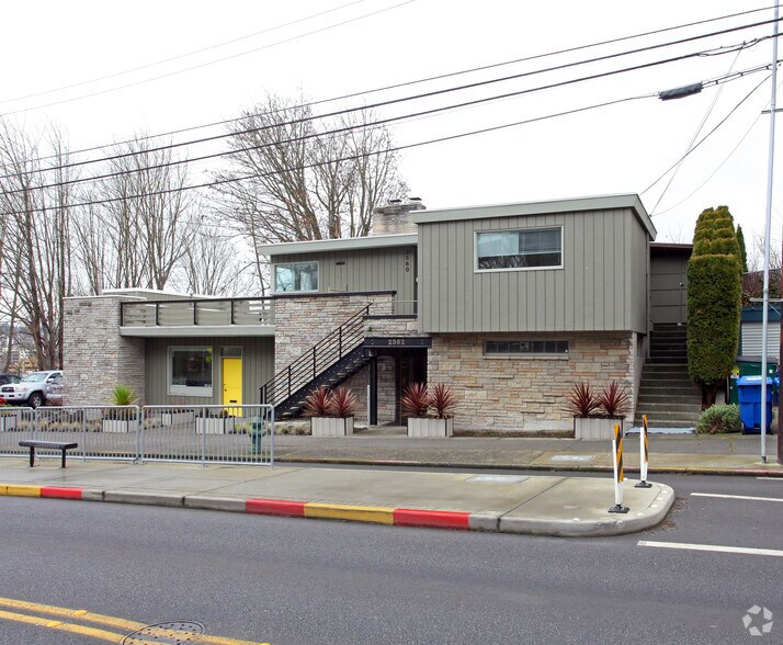 2560 Dexter Ave N, Seattle, WA à louer - Photo principale – Image 1 sur 4