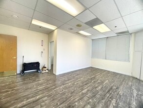 1425 W Foothill Blvd, Upland, CA à louer Photo intérieure– Image 2 sur 8
