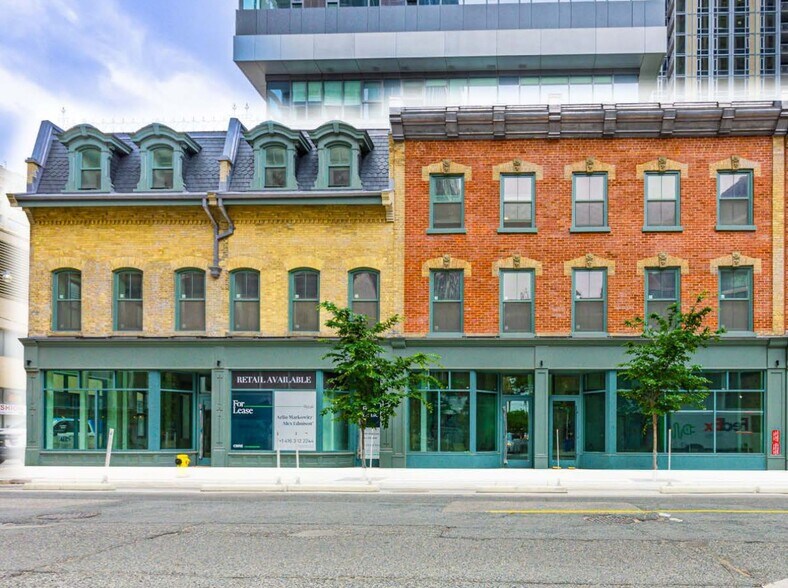 826-830 Yonge St, Toronto, ON à louer - Photo de l’immeuble – Image 2 sur 3